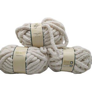 Yarn Bee Eternal Bliss Ivory Jumbo Yarn Skein 8oz / 28 Yds Lot Of 3